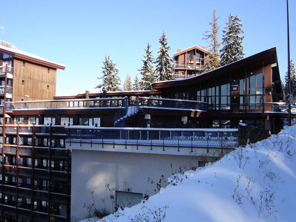 3-kamerappartement voor 6 personen met prachtig uitzicht op de vallei, vlakbij de kabelbaan in het dorp Charmettoger in A