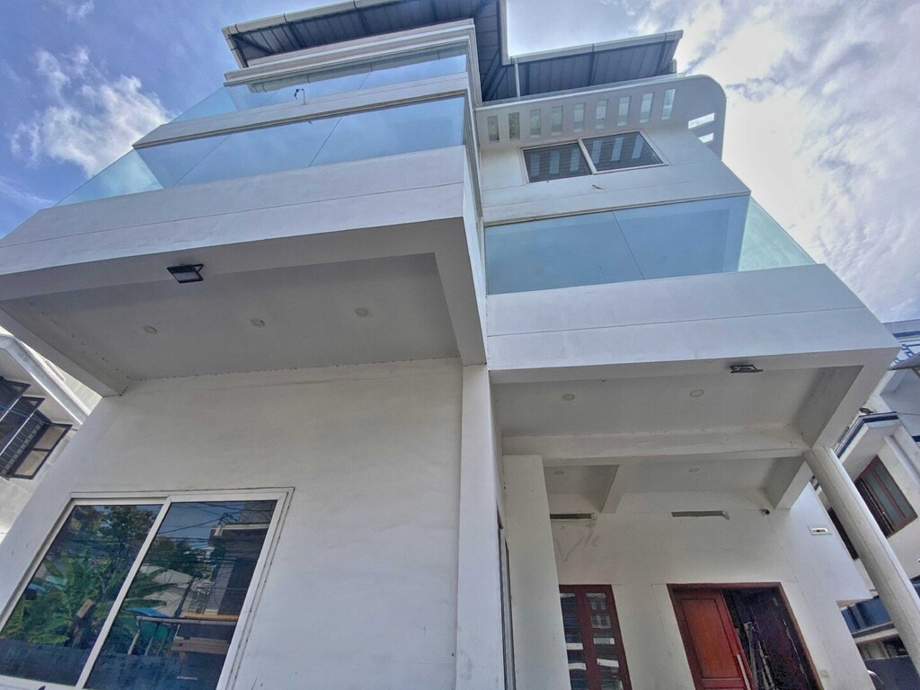 Kollektion O Trivandrum Airport