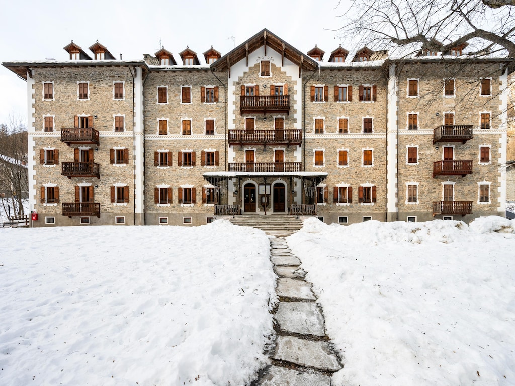 In edificio storico, con aria condizionata