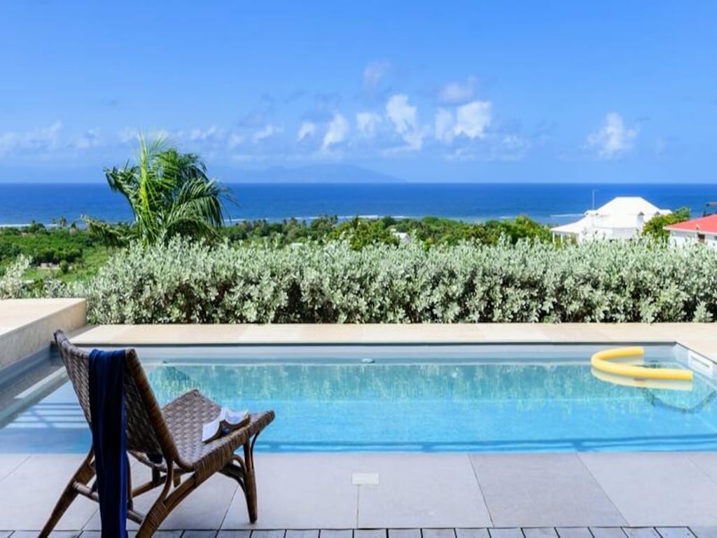 Villa in Grand-Bourg met Privézwembad