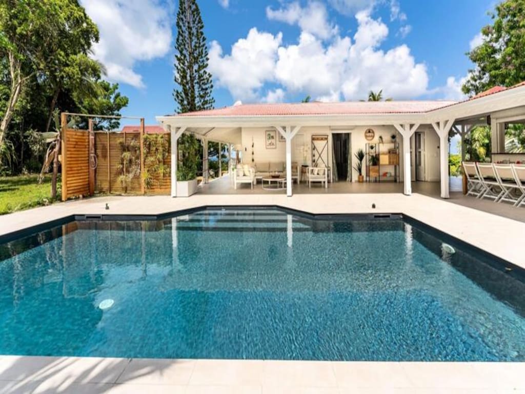 Villa in Grand-Bourg met uitzicht op zee