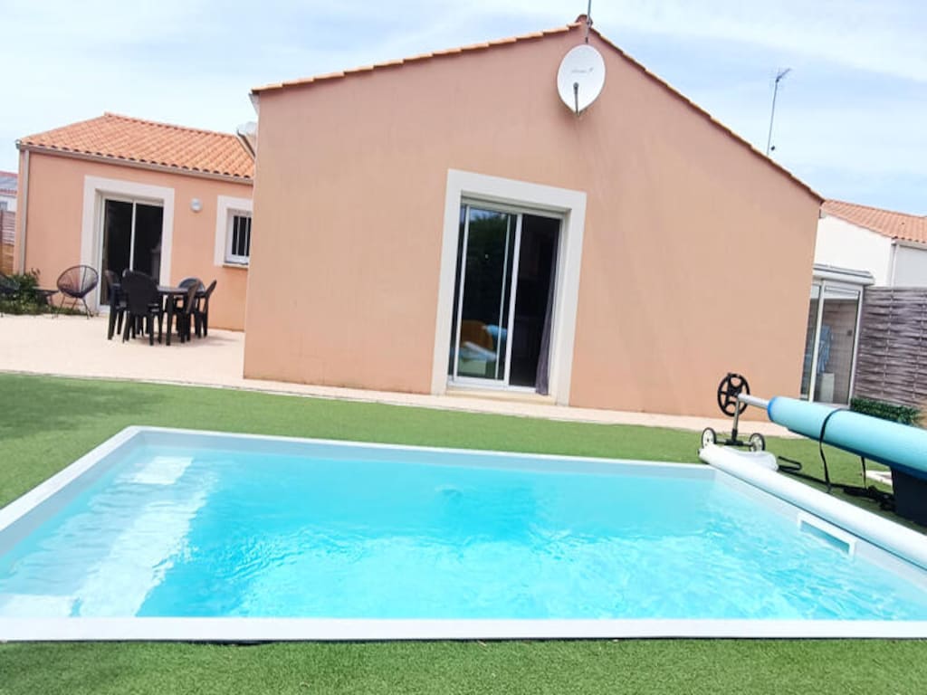 Villa in Les Sables met zwembad en jacuzzi