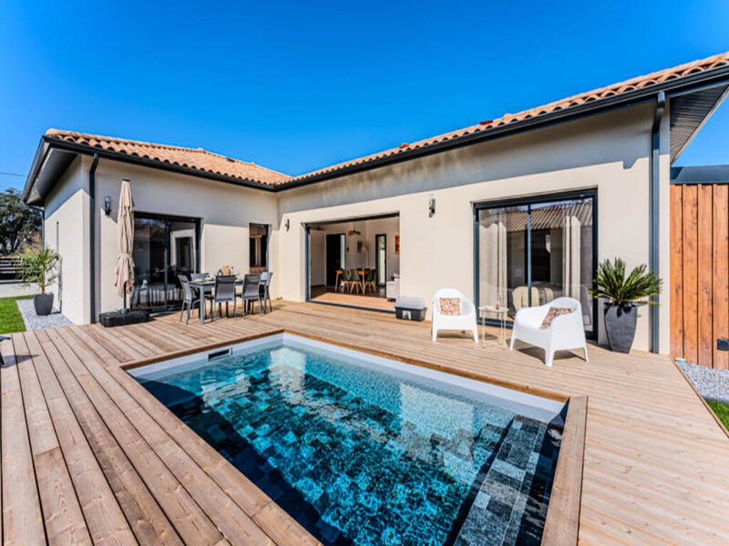 Villa in Biganos met privézwembad