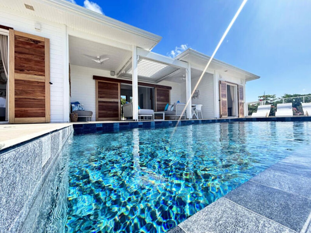 Villa in Grand-Bourg met Zwembad & Uitzicht