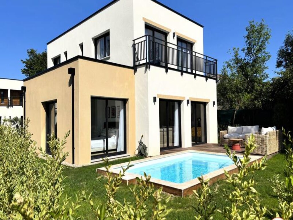 Villa in Trouville mit beheiztem Pool