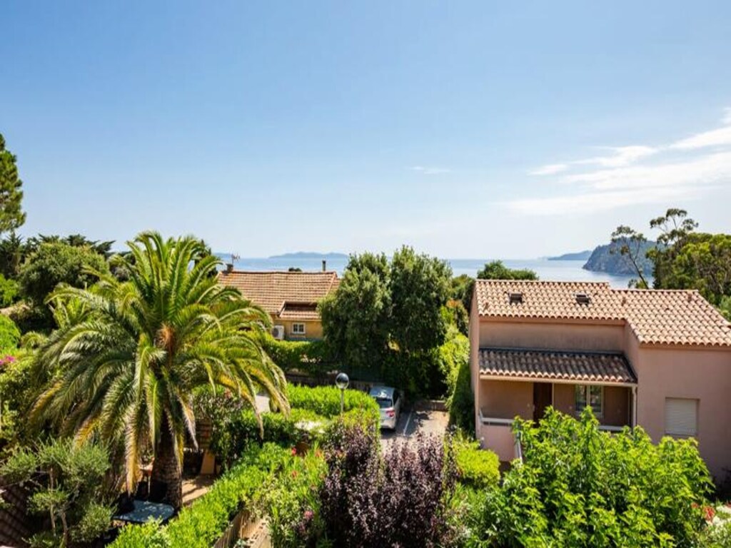 Wohnung in Rayol-Canadel mit Meerblick