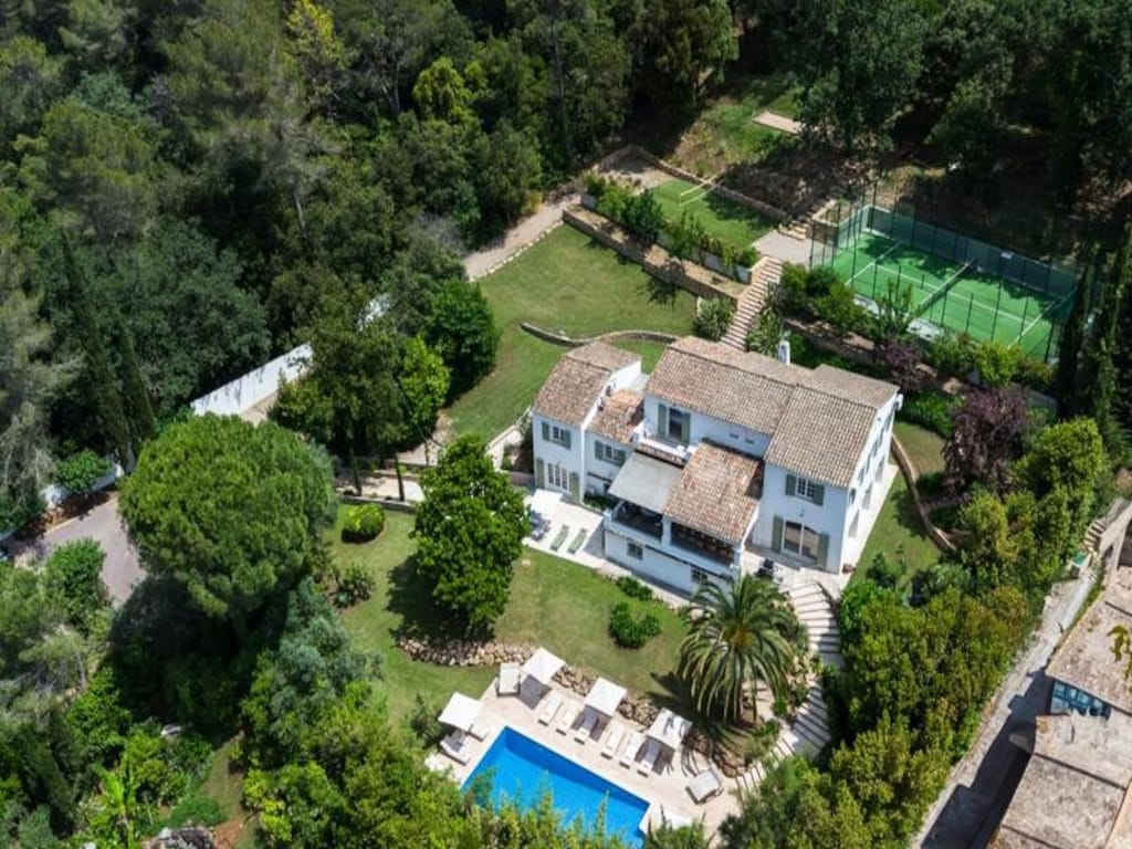 Villa in Valbonne met zwembad en sportvelden