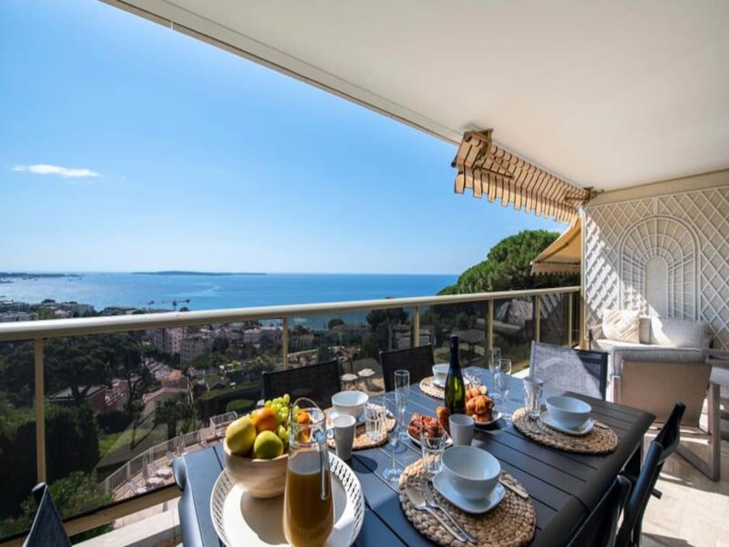 Appartement in Cannes met uitzicht op zee en zwembad