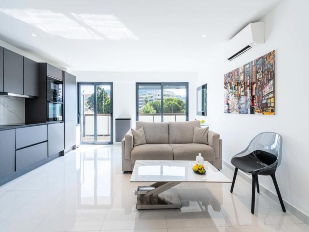2P Traversant, Centrum Cannes, Rue d'Antibes