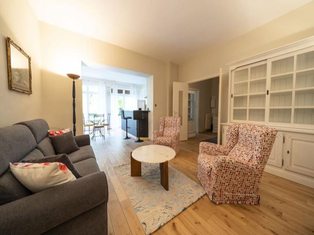 Appartement in Hermitage met tuin