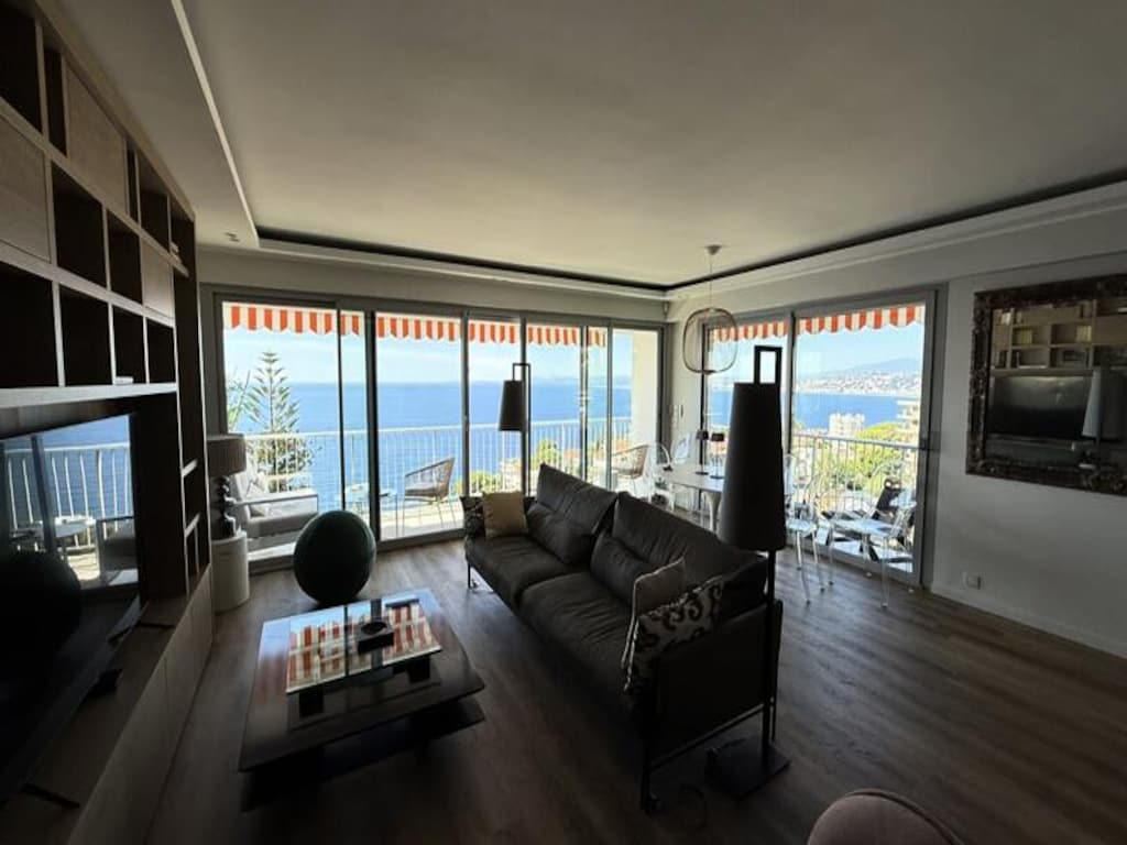 Wohnung in Mont Boron mit Meerblick