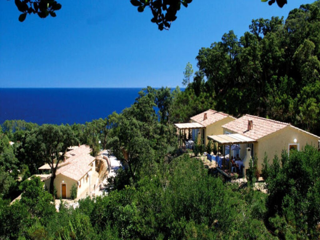 Villa in Solenzara met panoramisch zwembad