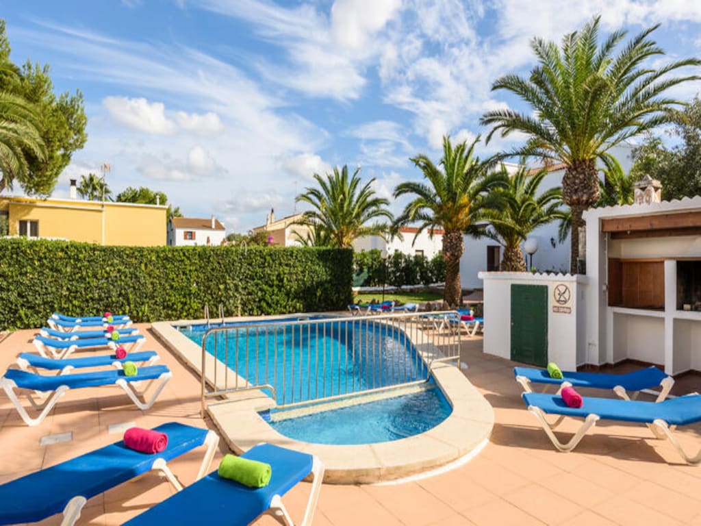 Appartement in Cala Blanca met uitzicht op het zwembad