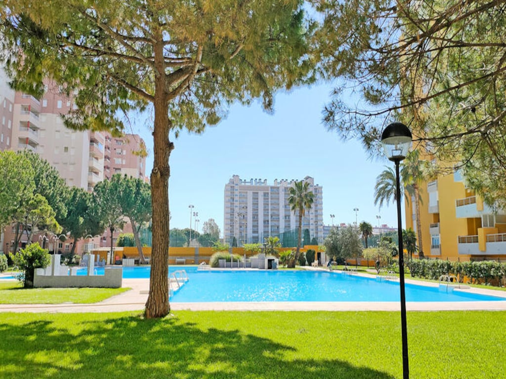 Apartment in der Nähe des Strandes von Canet und Pool-Spaß
