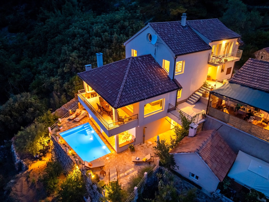 Toevluchtsoord met zeezicht op het eiland Hvar