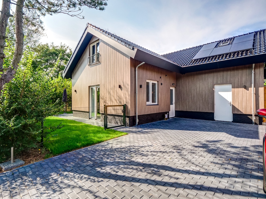 Modernes Ferienhaus mit Garten