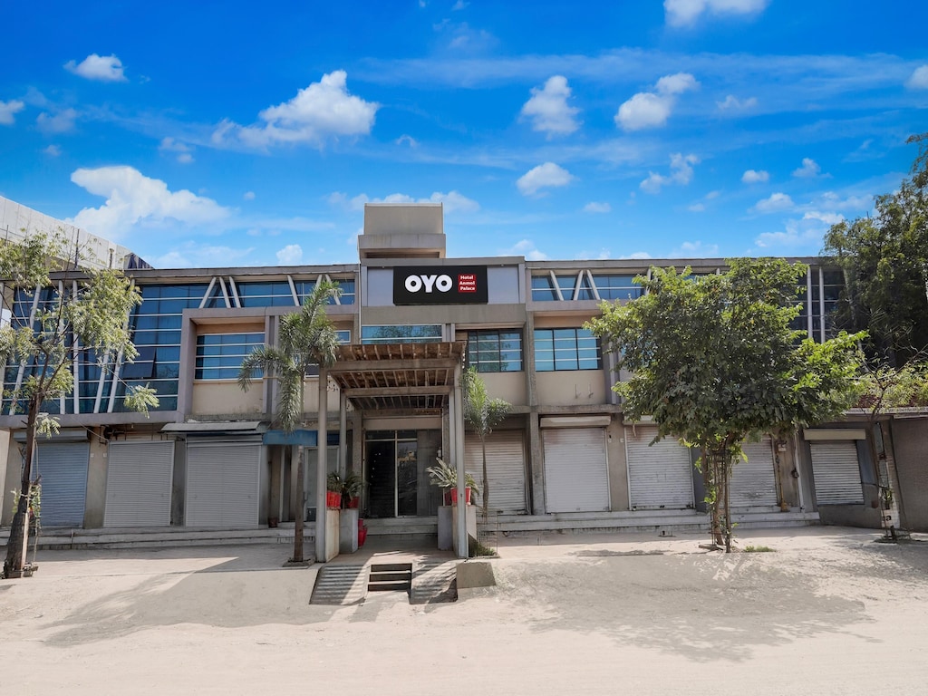 Hotel O Vatva treinstation