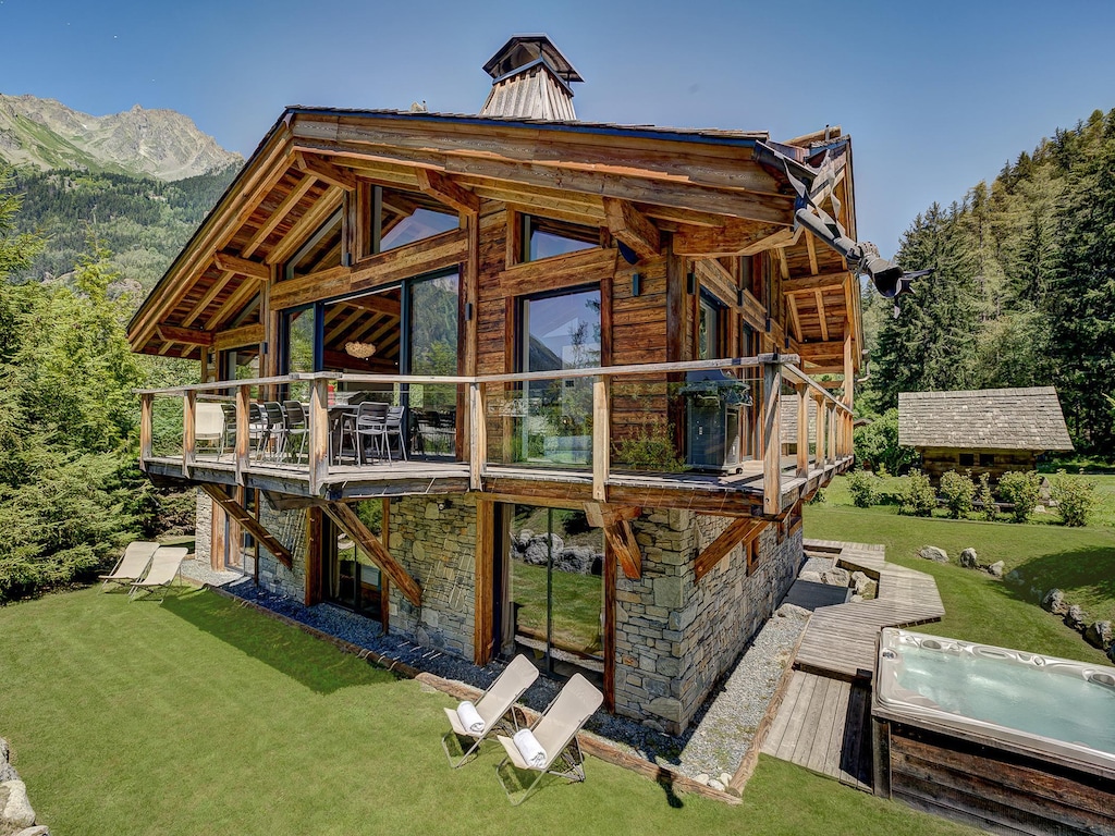 Luxury Chalet with daily pastries & housekeeping