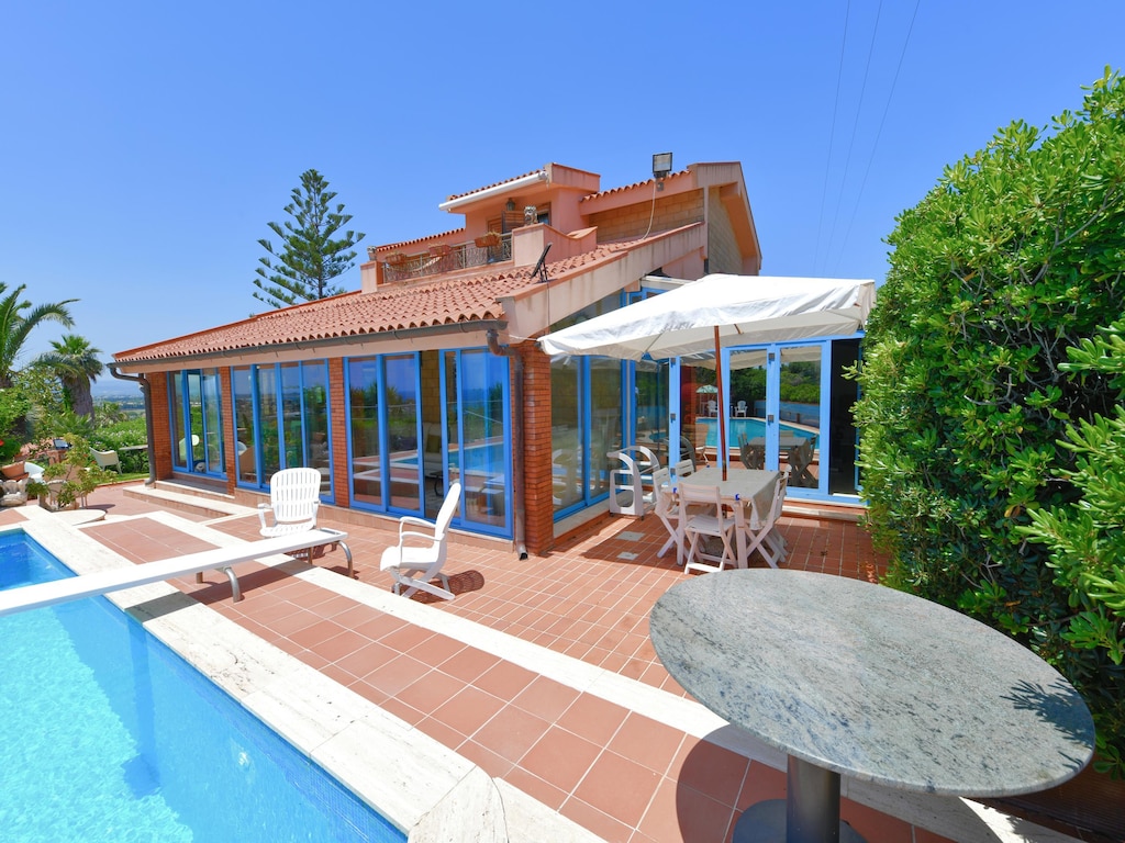 Villa mit Privatpool Naehe Terrauzza