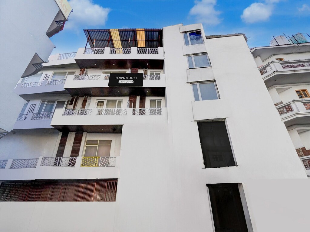 Townhouse Railway Road KatraThe Amro