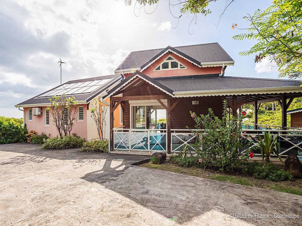 Ruime villa op Guadeloupe met buitenzwembad