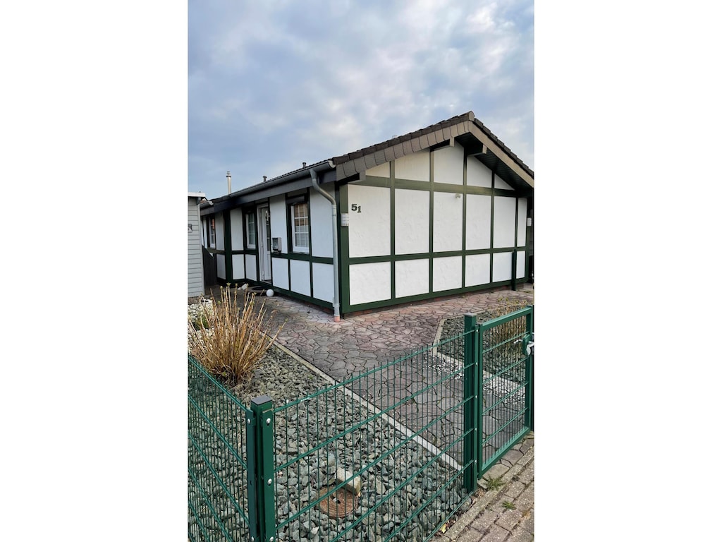 Freistehender Ferienbungalow im Fachwerkstil