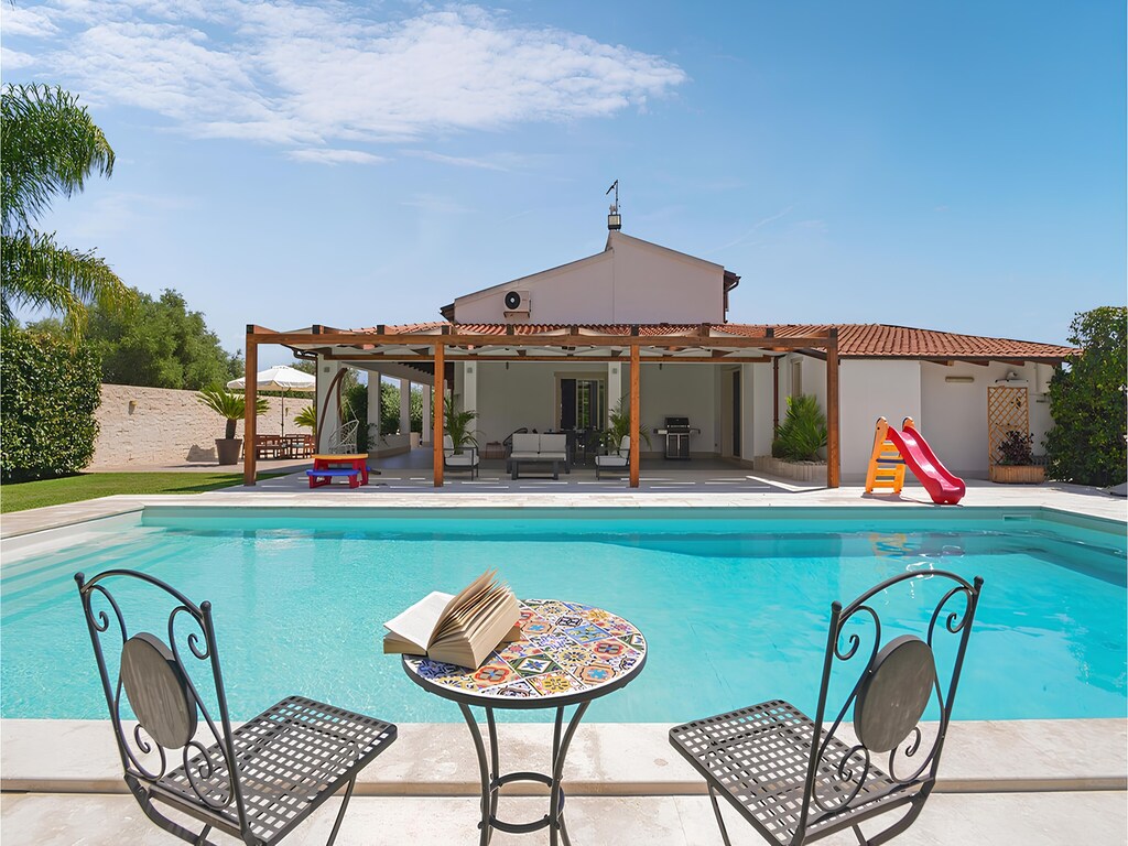 Ruime villa in Siracusa met privétuin