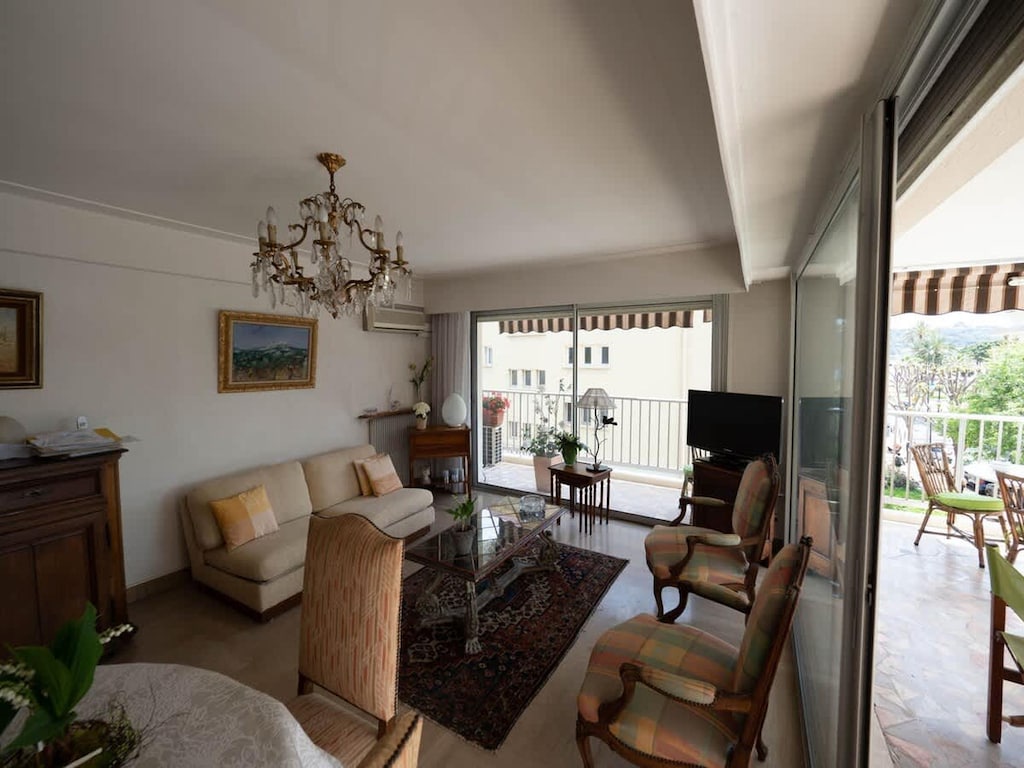 Appartement met zeezicht in Antibes