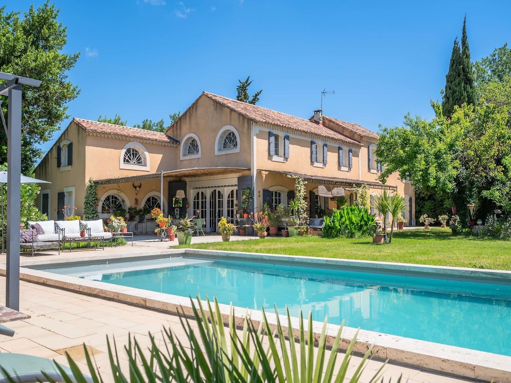 Grote familievilla in Arles met zwembad