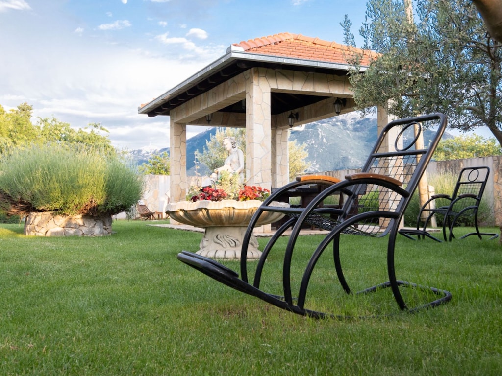 Villa Popovića Dvori - Six Bedroom Villa with Pool