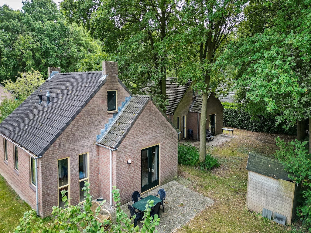 Ruhiger Wald-Bungalow für 6 Personen