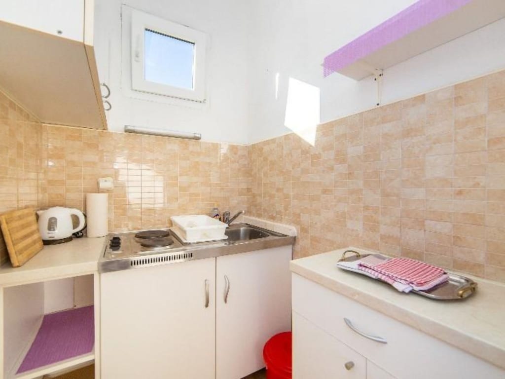 Studio apartment with sea view 3