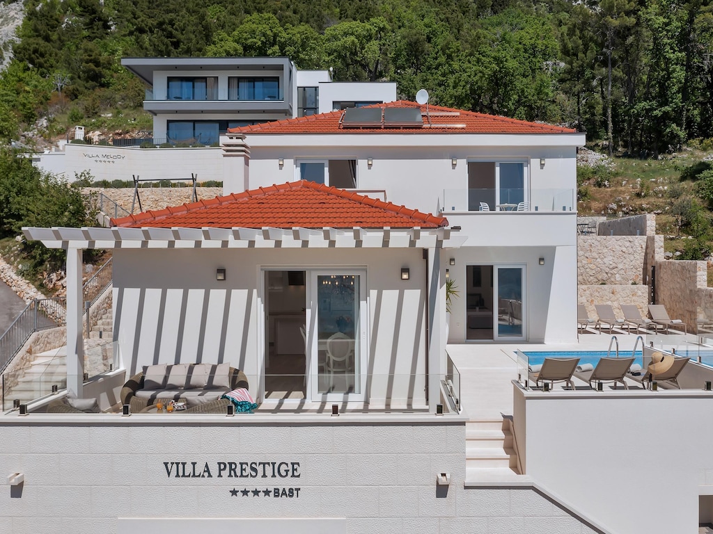 Luxe villa in Baška Voda