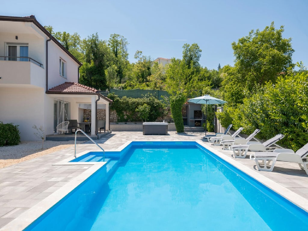 Paradiesische Villa auf dem Land mit Pool