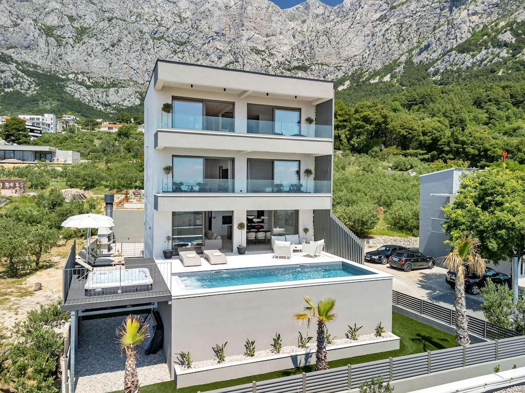 Makarska Familie Retreat met Zeezicht