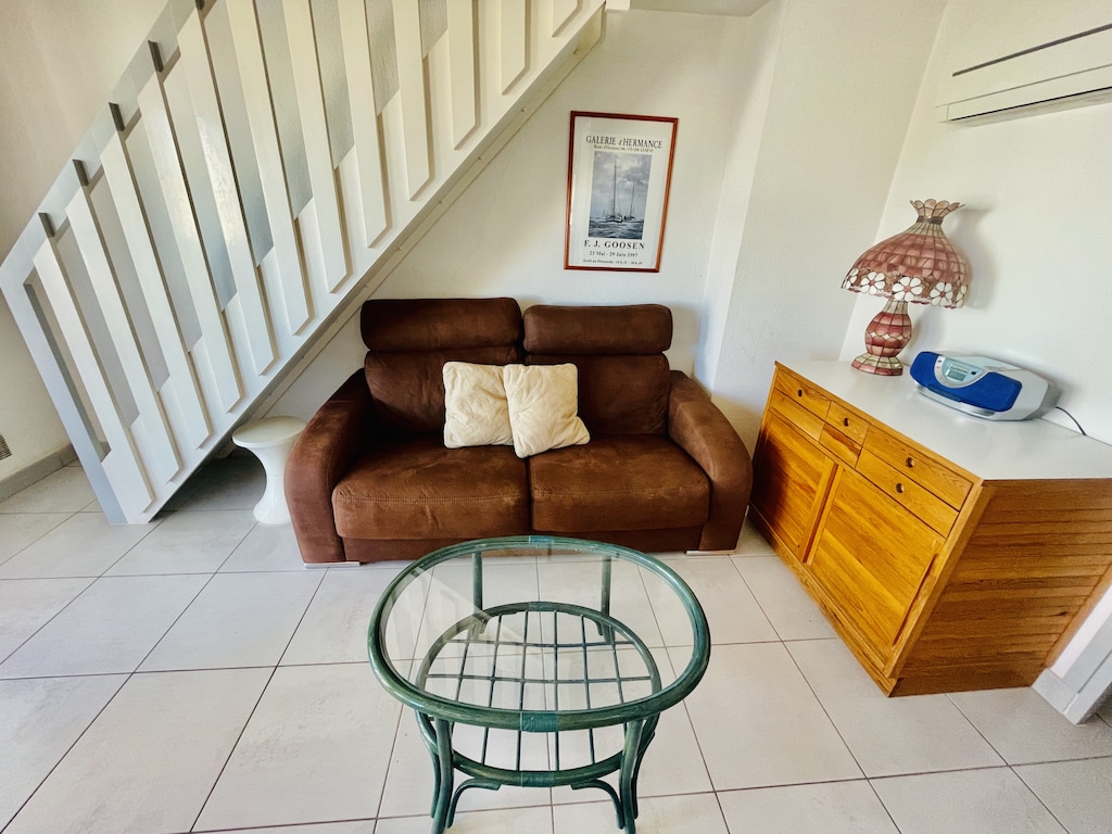 Vakantiehuis aan het water vlakbij het strand