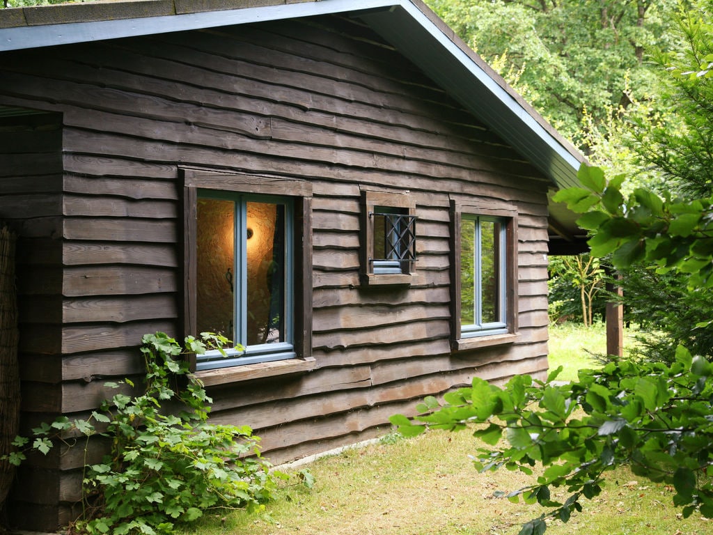 Modern chalet in de buurt van het bos in Humain