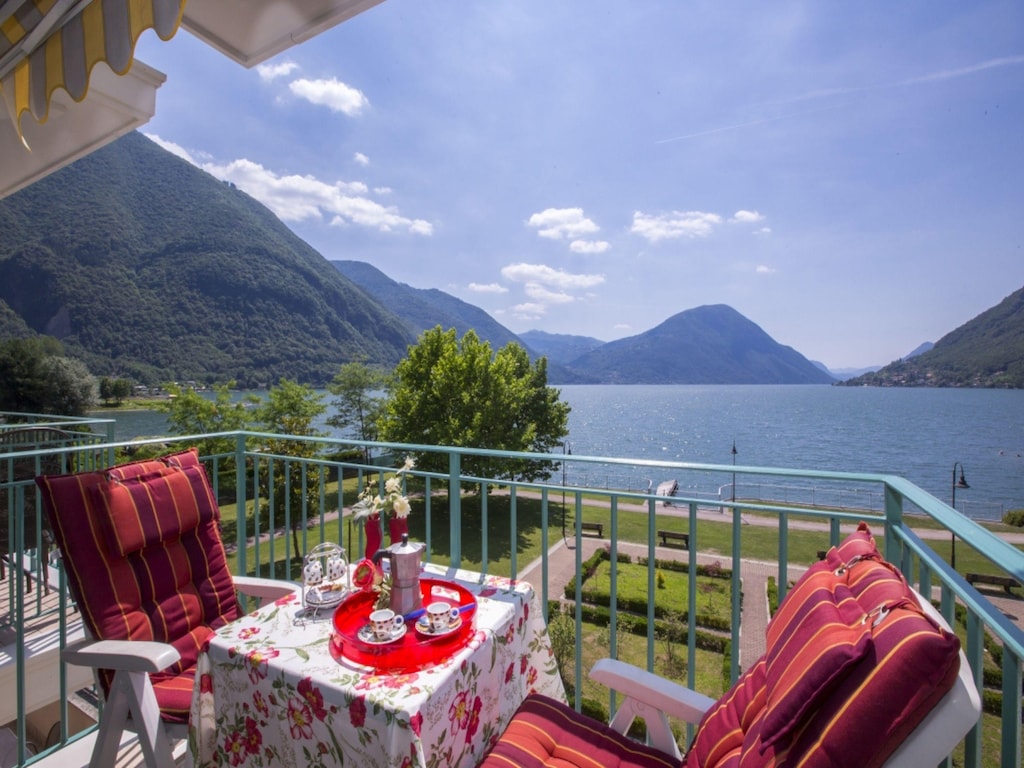 Appartement met uitzicht op het meer van Lugano.