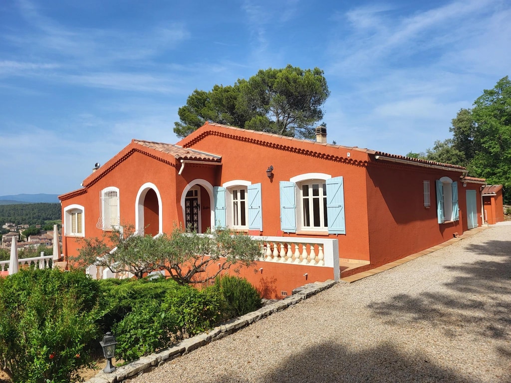 Villa Christine, met zwembad en uitzicht
