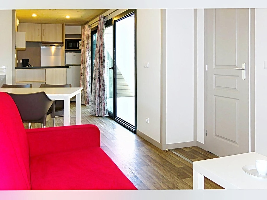 Ferienhaus für 6 Gäste mit Pool und Terrasse