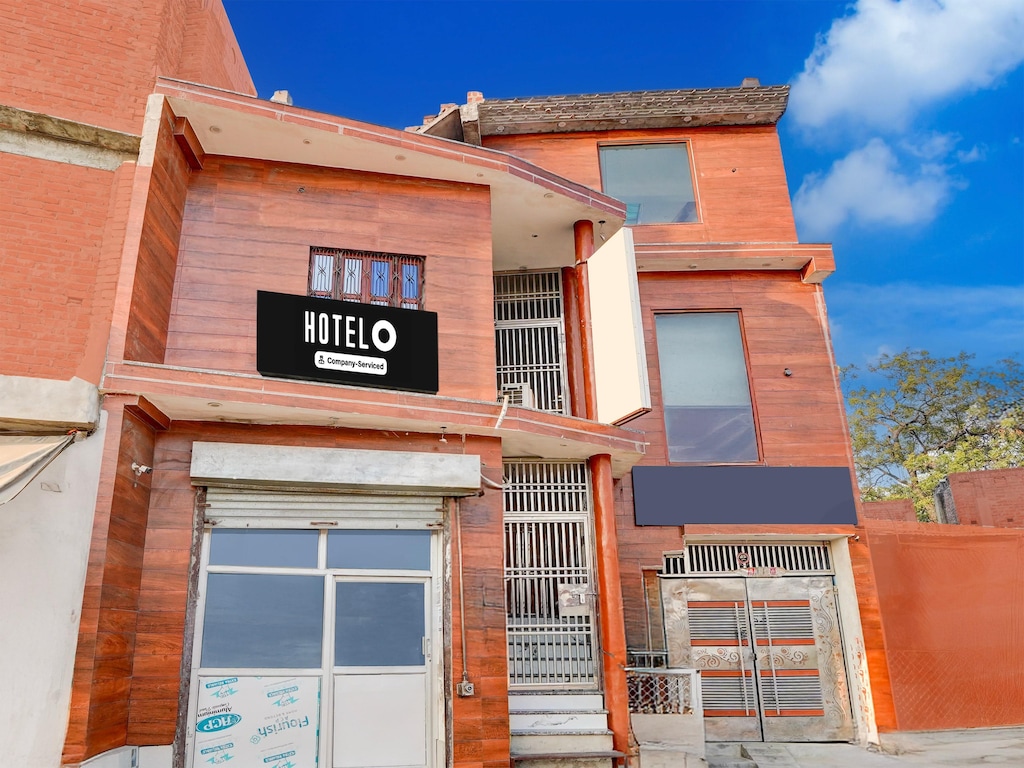 Hotel O Raj Ghat Ayodhya