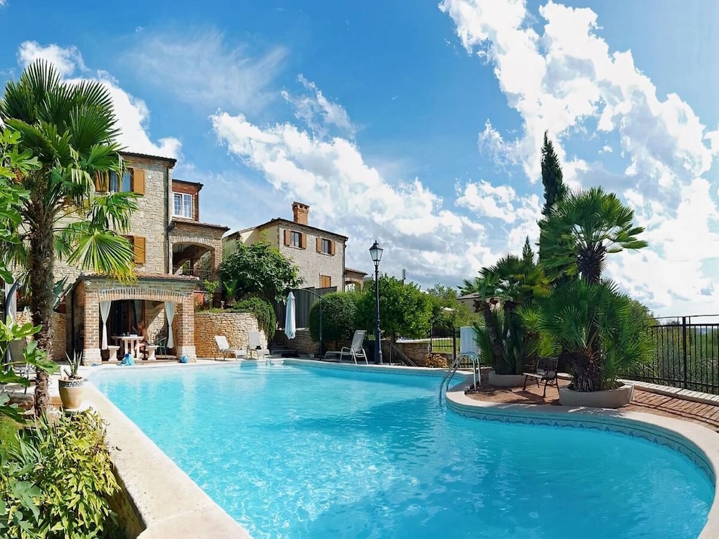 Villa met zwembad in Kaštelir voor 9 personen