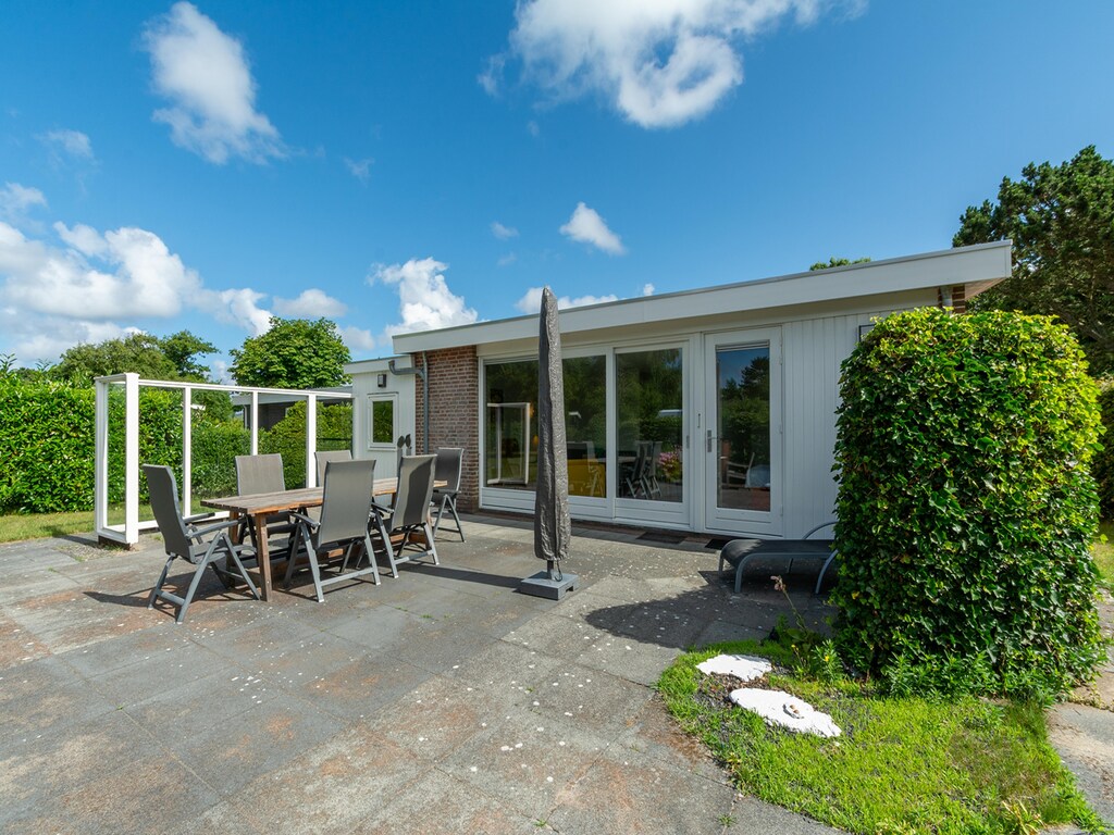 Heller Bungalow für 4 Personen in Sint Maartenszee mit großzügigem Garten und modernem Wohnkomfort.