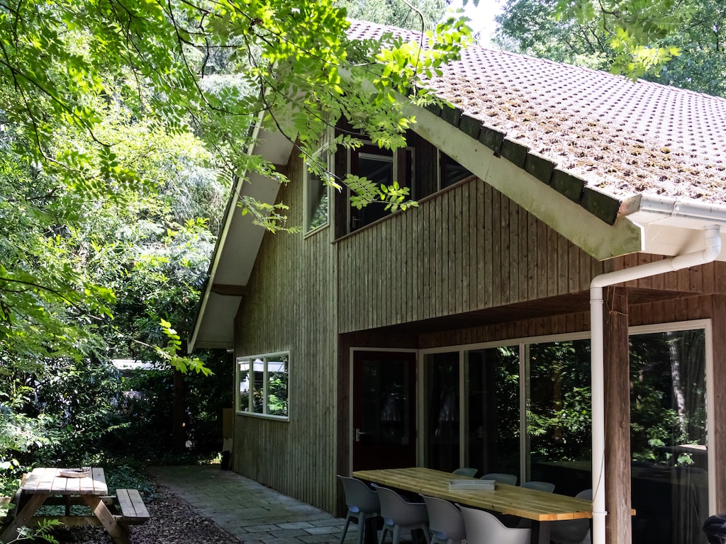 Freistehendes Ferienhaus im Wald in Drenthe, für bis zu 6 Personen, 3 Schlafzimmer, 2 Bäder und Garten.
