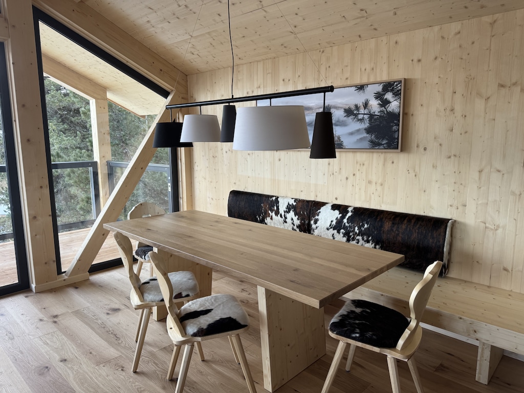 Superior Chalet with Sauna & Hot Tub