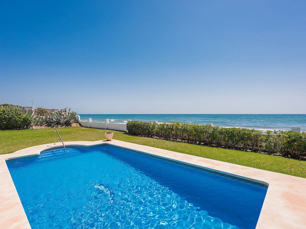 Villa aan het strand voor 7 personen met zwembad