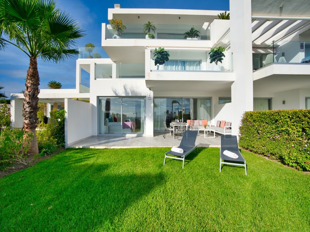 Elegant Lagoon Retreat voor 4