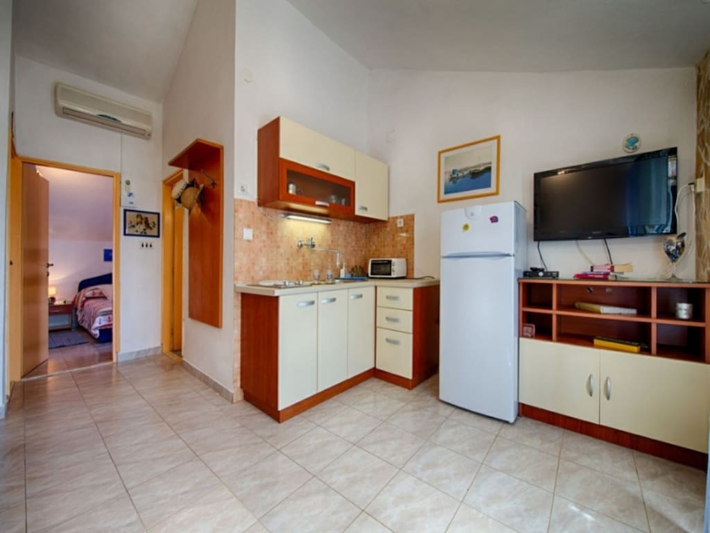 Golden Coast Apartments - A2 - OneBedroom Apartment with Terrace and SeaView