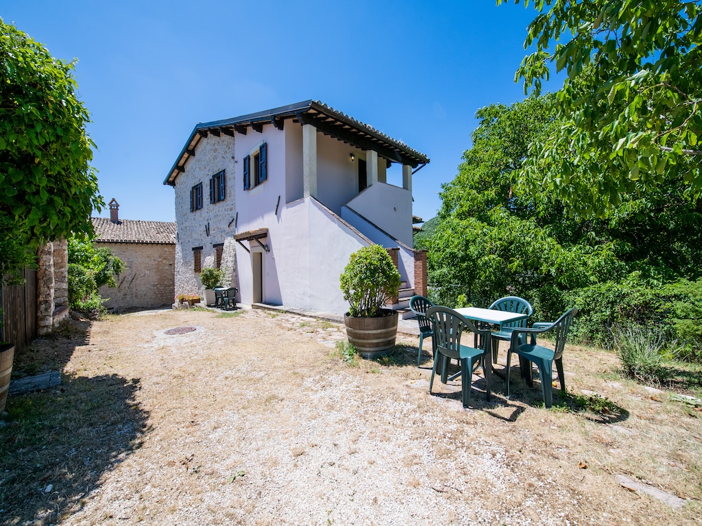 Ferienhaus in Sellano mit Pool & Sonnenterrasse