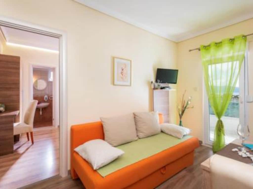 Villa Goldfield - Comfort One Bedroom Apartment with Sea View and Balcony